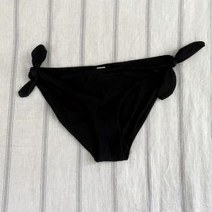 Black baking bottoms.